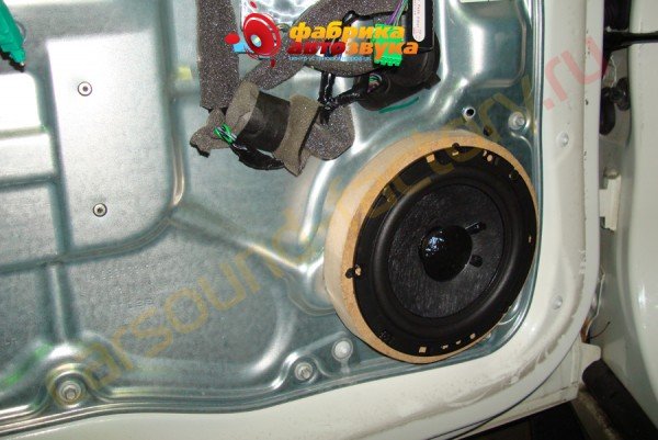 установка фронтальной акустики DSL DLS Volvo S 80