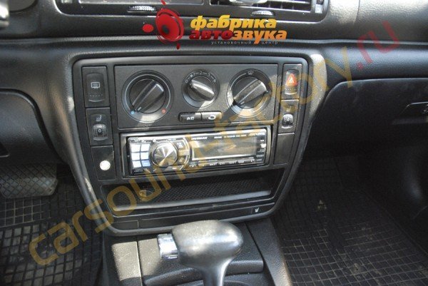 Магнитола Alpine Alpine CDA-105Ri Volkswagen Passat 5