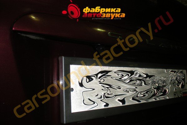 установка камеры заднего обзора AVIS AVIS Mitsubishi Galant