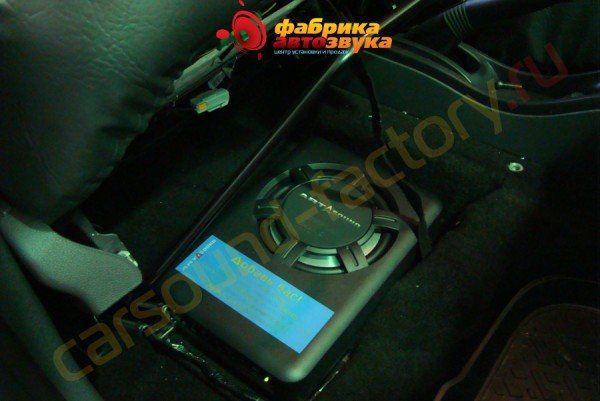 установка активного сабвуфера Art Sound Art Sound Renault Duster