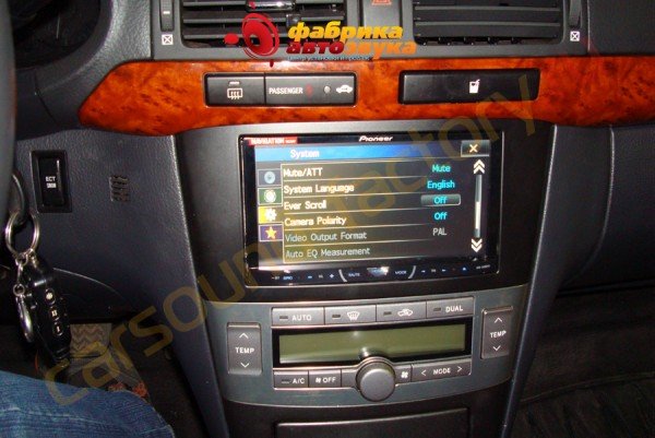 установка автомагнитолы Pioneer AVH-3400DVD Pioneer AVH-3400DVD Toyota Avensis