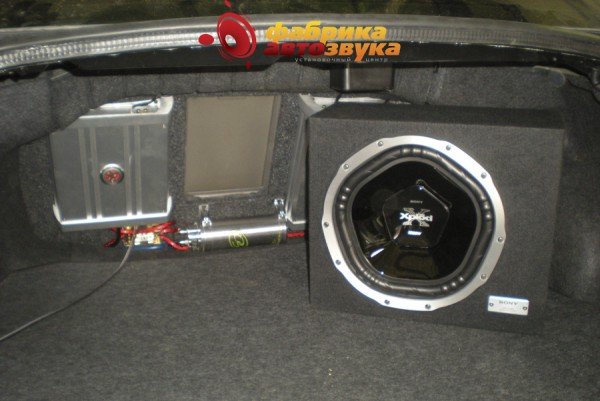 Установка сабвуфера Sony Sony XS-LE121C Nissan Teana
