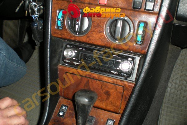 установка магнитолы Pioneer DEH-P5800MP Pioneer DEH-P5800MP Merсedes E Class
