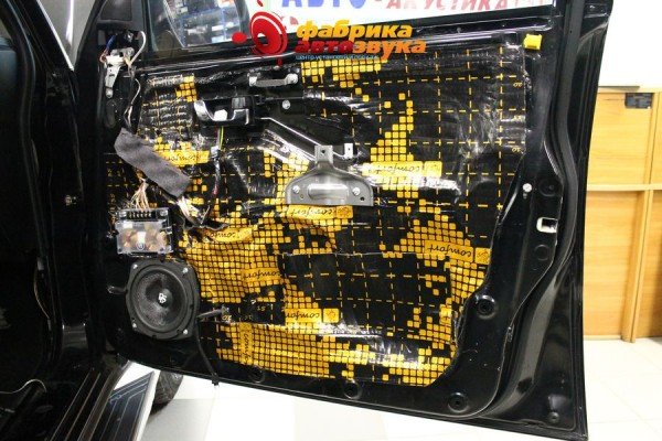 шумоизоляция авто и замена акустики Comfort Mitsubishi Pajero 4