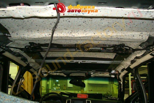 шумоизоляция потолка автомобиля SGM Jeep Grand Cherokee