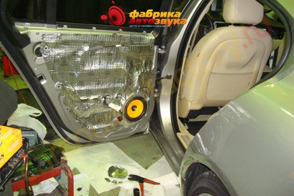 шумоизоляция задних дверей в 2 слоя SGM Jaguar XF