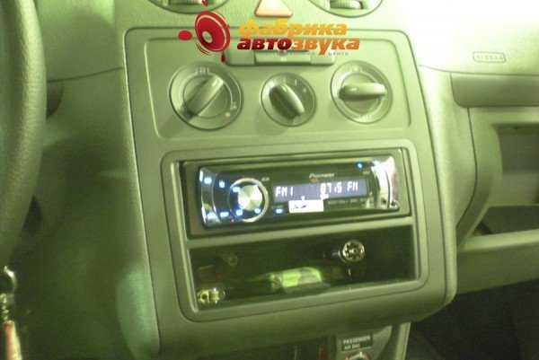 Установка магнитолы 1din Pioneer DEH-P4100SD Volkswagen Caddy