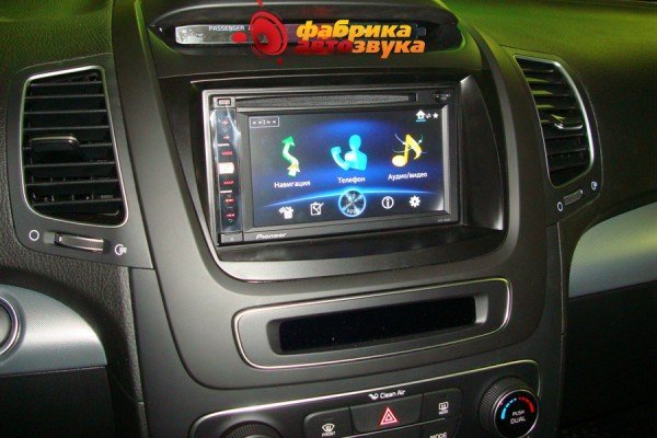 установка магнитолы 2din Pioneer AVIC-F950BT Kia Sorento