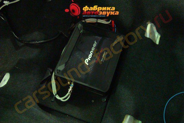 установка усилителя Pioneer GM-D8601 Pioneer GM-D8601 Subaru XV