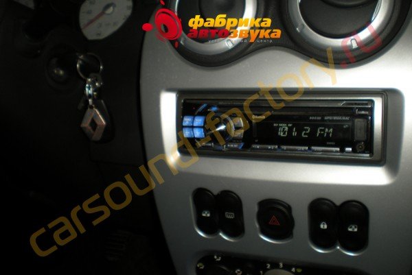 установка магнитолы Alpine Alpine Renault Sandero