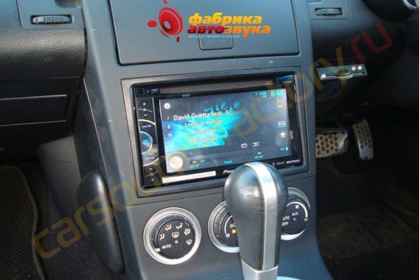 установка магнитолы Pioneer AVH-X2600BT Nissan 350Z