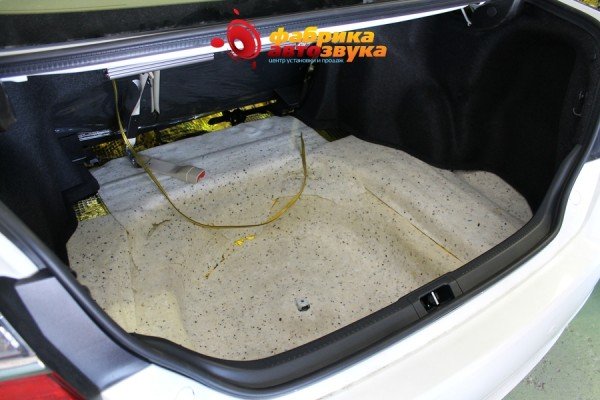 шумоизоляция багажника Comfort Toyota Camry 2012 (v50)