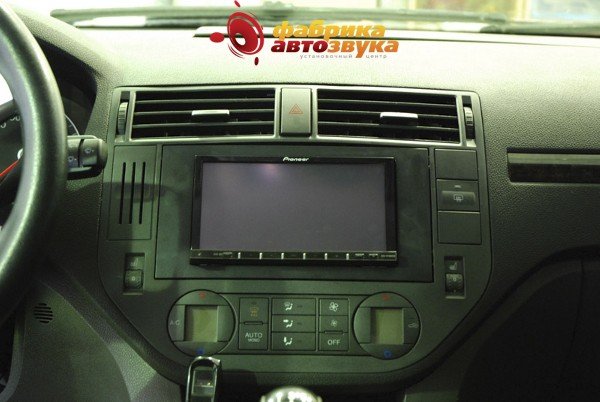 Установка магнитолы Pioneer Pioneer AVH-P4100DVD Ford C-Max