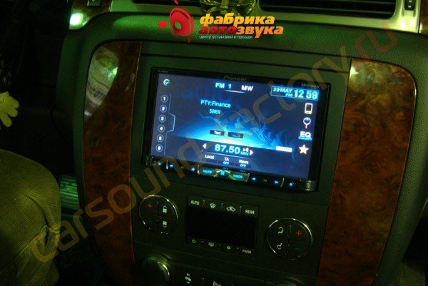 установка автомагнитолы Pioneer AVH-P8400BT Pioneer AVH-P8400BT Chevrolet Tahoe