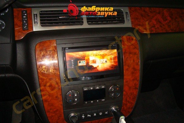 Установка головного устройства JVC KW-AVX840 JVC KW-AVX840 Chevrolet Tahoe