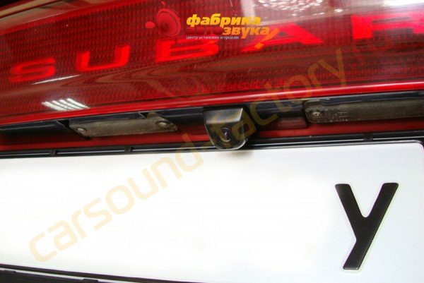 установка камеры заднего вида AVIS AVIS Subaru Outback
