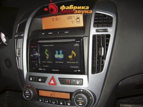 Установка магнитолы Pioneer AVIC-F900BT Pioneer AVIC-F900BT Kia Ceed