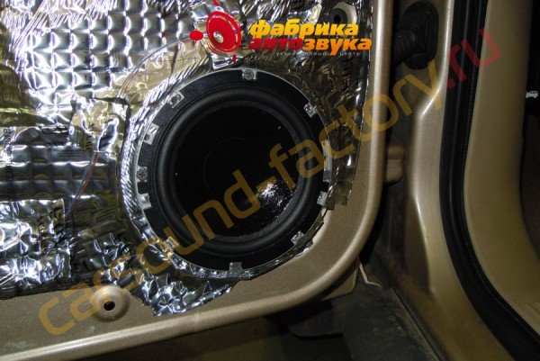 Установка акустики DLS R6A Volkswagen Passat 6