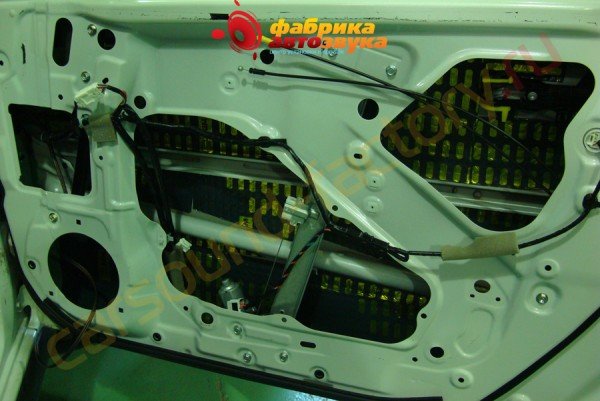 шумоизоляция двери первым слоем SGM Subaru XV