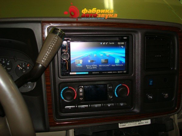 установка головного устройства Sony Cadillac Escalade