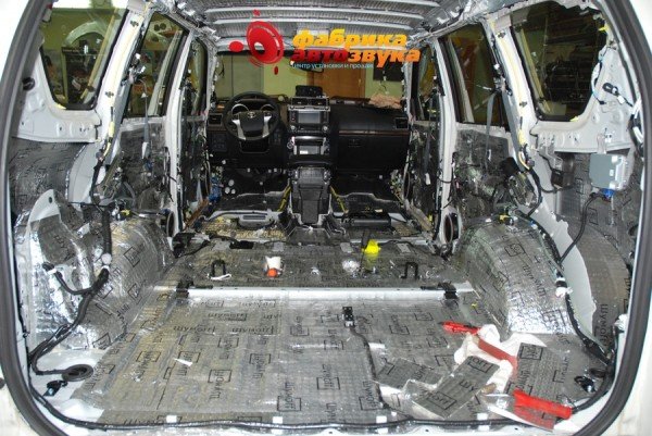 шумоизоляция пола и багажного отделения Шумофф Toyota Land Cruiser Prado 150