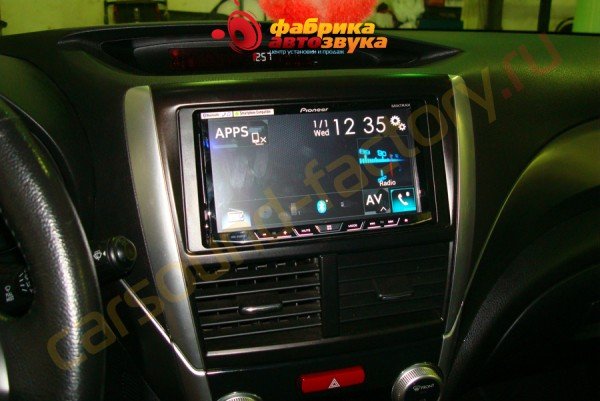 установка магнитолы Pioneer AVH-X8600BT Subaru Forester 2012