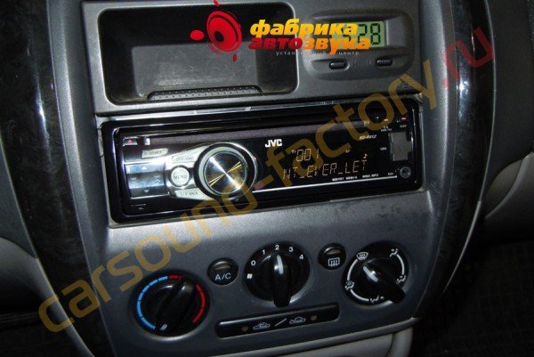 Установка автомагнитолы JVC KD-R417 Mazda 3
