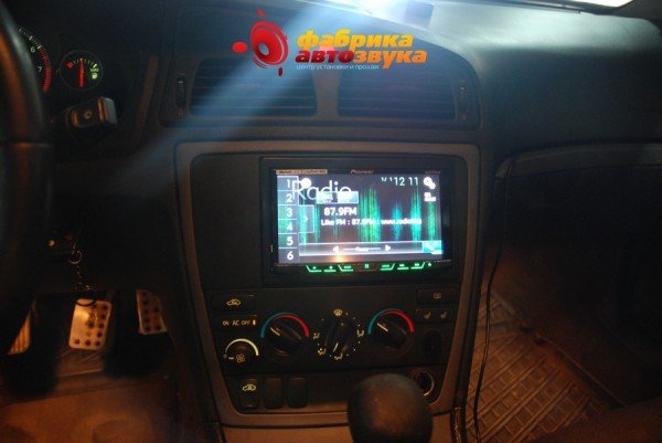 установка магнитолы Pioneer Volvo S 60