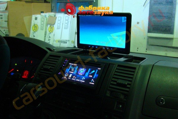 установка автомагнитолы Kenwood DDX-3051 Kenwood DDX-3051 Volkswagen Caravelle
