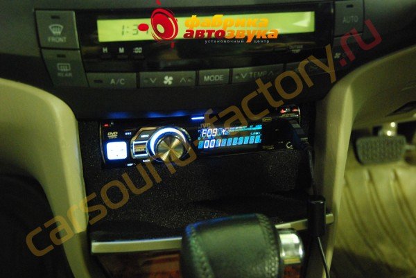 Установка магнитолы JVC KD-DV5507 Toyota Premio