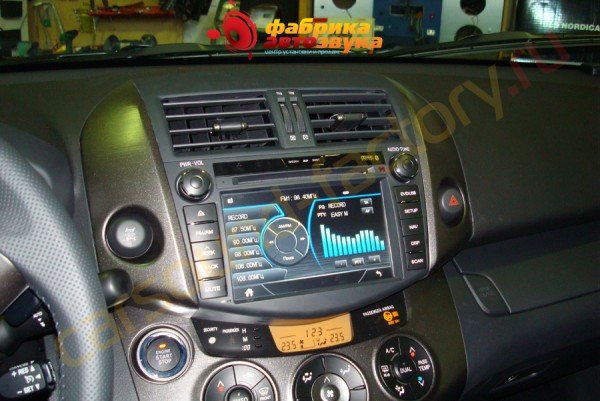 установка штатной автомагнитолы Phantom Toyota RAV 4