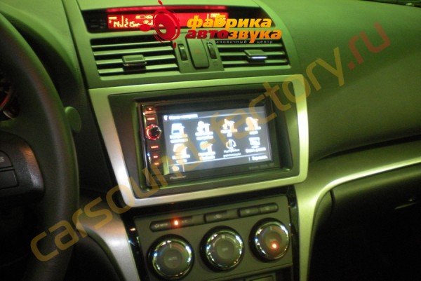 установка автомагнитолы Pioneer AVIC-F930BT Pioneer AVIC-F930BT Mazda 6