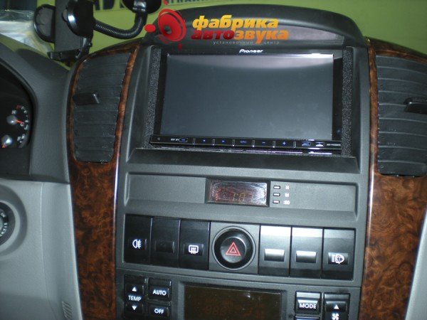 Установка магнитолы Pioneer Pioneer AVH-P4100DVD Kia Sorento
