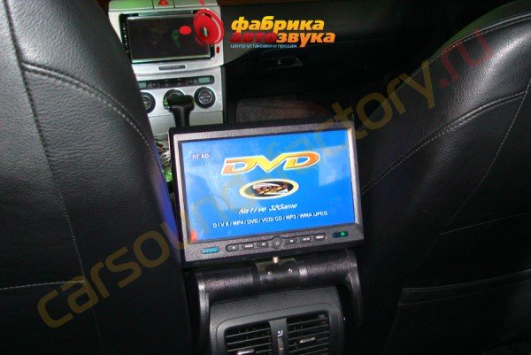 установка монитора на подлокотник AVIS AVIS Volkswagen Passat 6