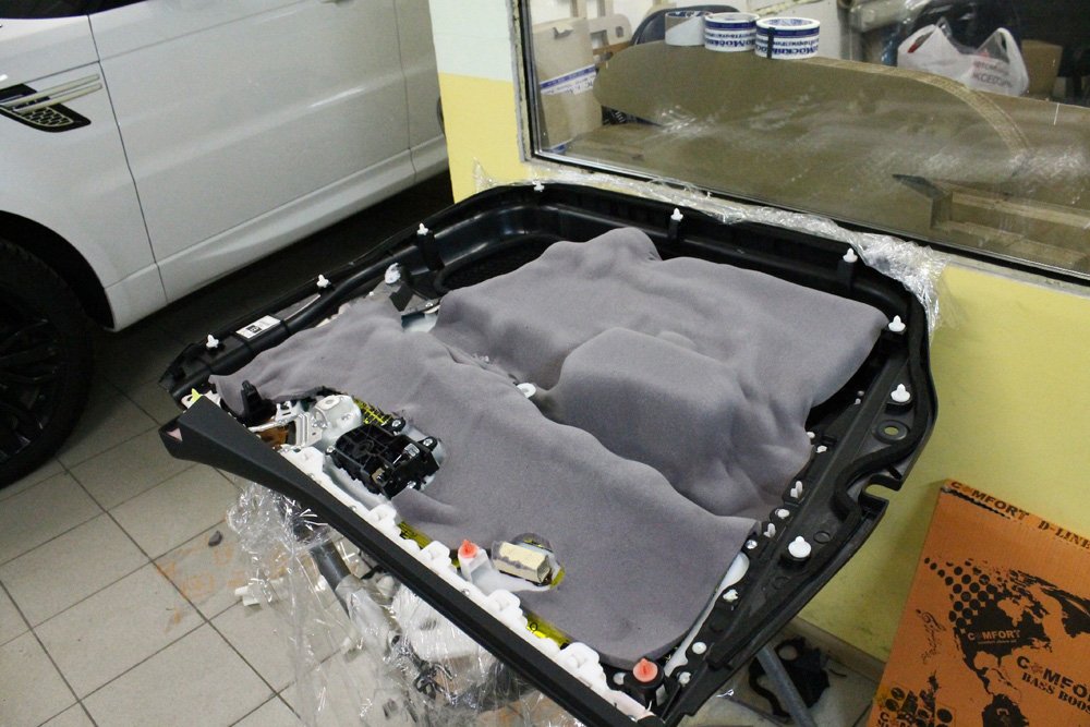 Шумоизоляция дверной обшивки Range Rover Sport