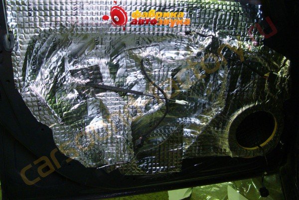 шумоизоляция передних дверей в 2 слоя SGM Opel Astra