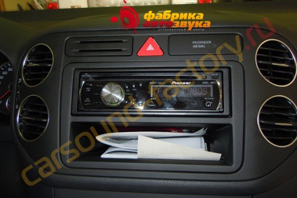 Установка автомагнитолы Pioneer DEH-2220UB Volkswagen Golf 5