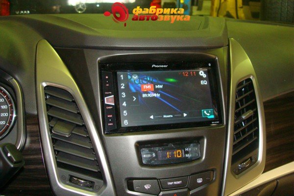 установка головного устройства Pioneer Pioneer MVH-AV270BT SsangYong Actyon 2014