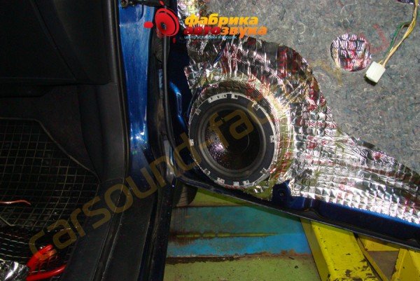 установка фронталной акустики DSL DLS R6A Toyota Corolla