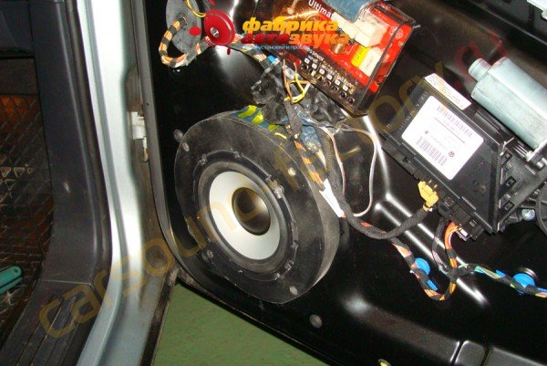 установка акустики DLS UP6i DLS UP6i Volkswagen Touareg