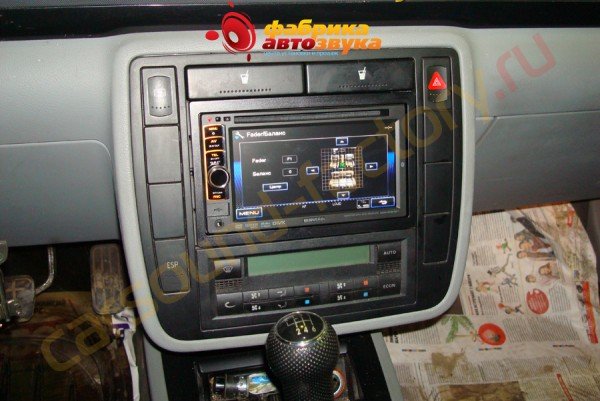 установка автомагнитолы Kenwood DDX4051BT Kenwood DDX4051BT Volkswagen Sharan