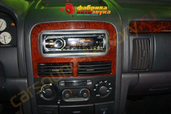 установка автомагнитолы Sony cdx-GT660UE Sony cdx-GT660UE Jeep Cherokee