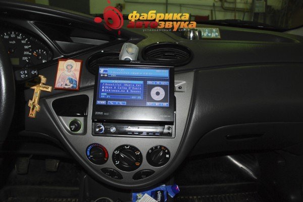 Установка магнитолы Pioneer AVH-P5000DVD Pioneer AVH-P5000DVD Ford Focus 1