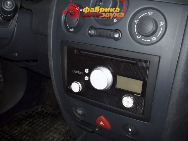 Установка магнитолы Clarion Clarion UDB-275MP Renault Megane 2