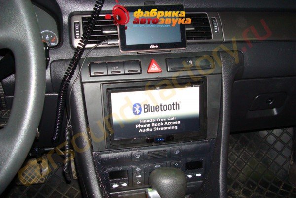 установка автомагнитолы JVC KW-AV70 JVC KW-AV70 Audi A6