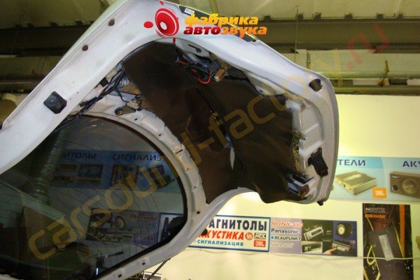 шумоизоляция двери багажника SGM Mazda 6