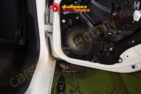 установка тыльной акустики DLS DSL Volkswagen Golf 6