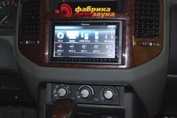 Головное устройство Pioneer Pioneer AVH-P4100DVD Mitsubishi Pajero