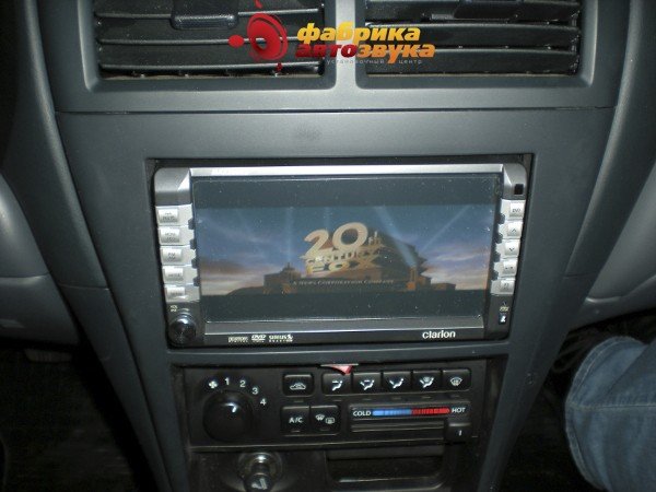 Установка автомагнитолы Clarion Clarion MAX-385VD Nissan Almera Classic