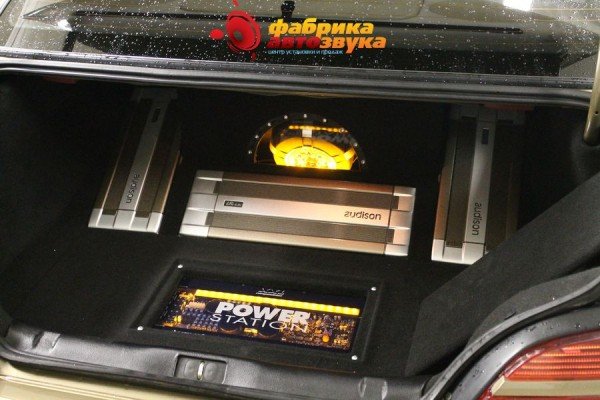 стабилизатор напряжения аудиосистемы Helix Peugeot 406